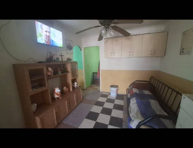2 BEDROOM FREEHOLD FOR SALE IN LENTEGEUR